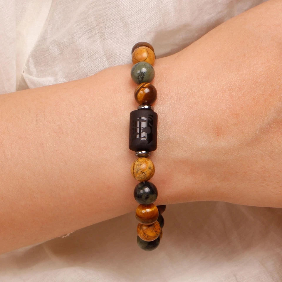 Stjärntecken armband på handled – GlowSign™ zodiac armband i naturinspirerade stenar
